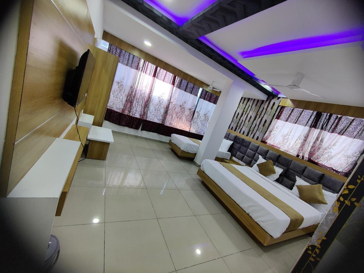 Hotel Rudra Palace Ānand Kültér fotó