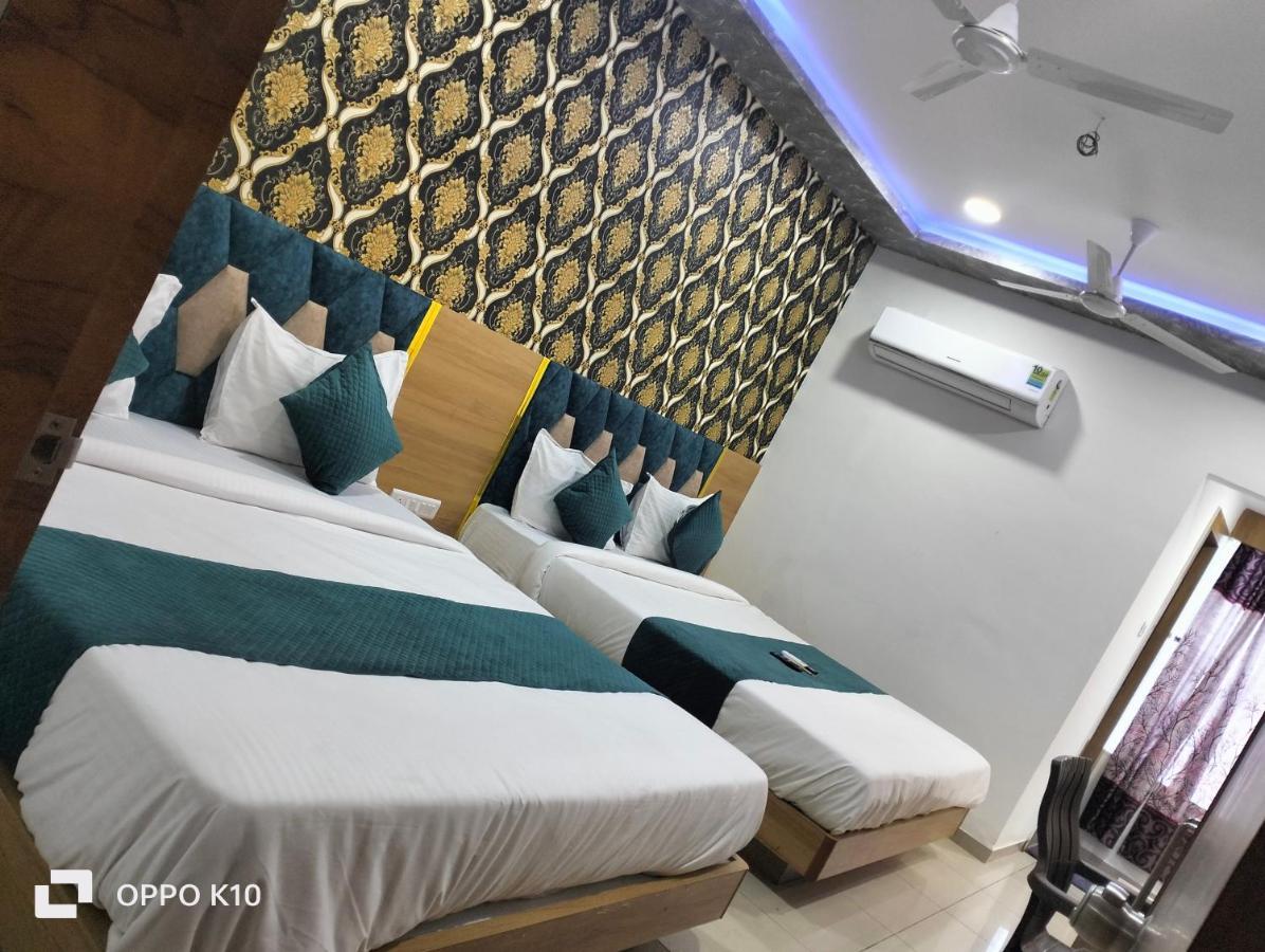 Hotel Rudra Palace Ānand Kültér fotó