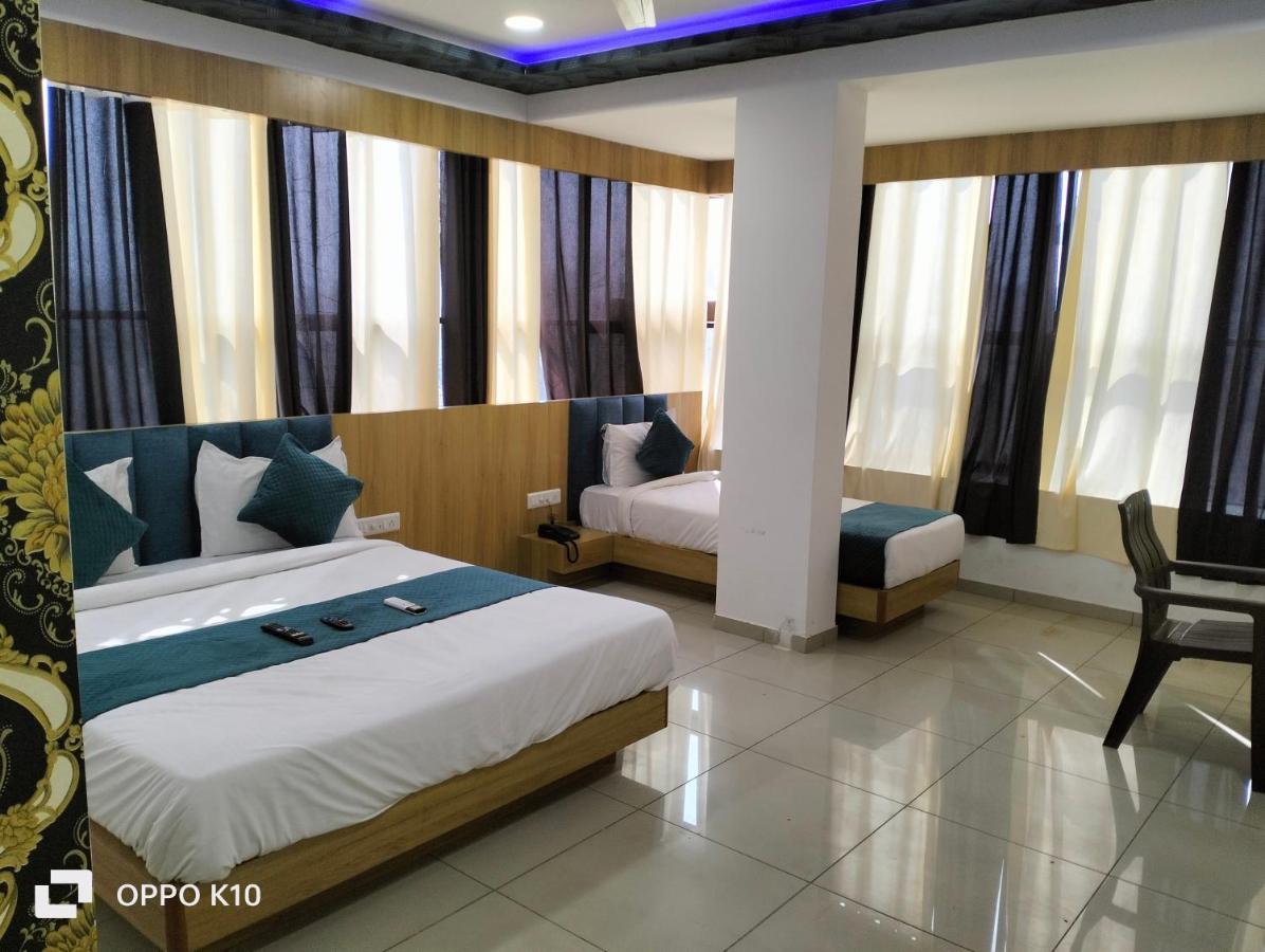 Hotel Rudra Palace Ānand Kültér fotó