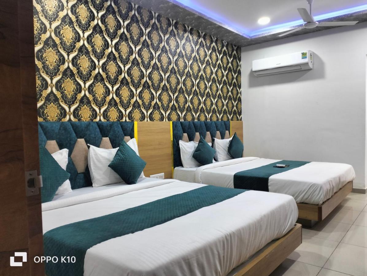 Hotel Rudra Palace Ānand Kültér fotó